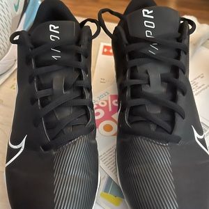 Nike Valor cleats size 6 child’s. Shoes were worn twice.